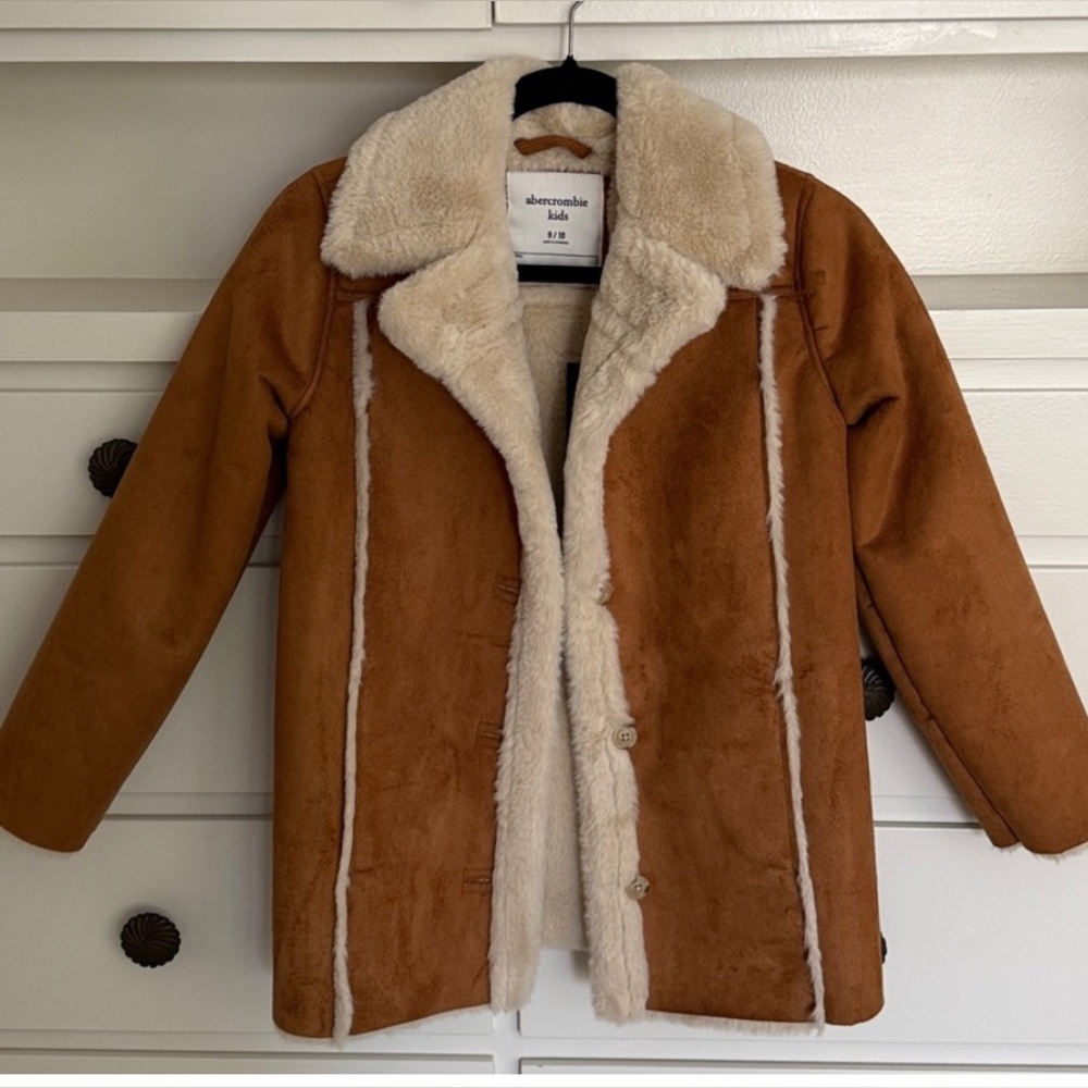 Abercrombie kids faux fur jacket size 9/10